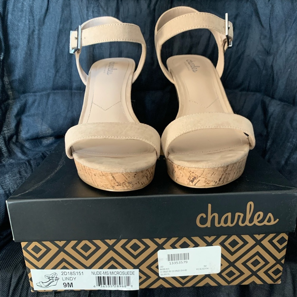 Charles David Lindy Nude Microsuede Wedge - size 9